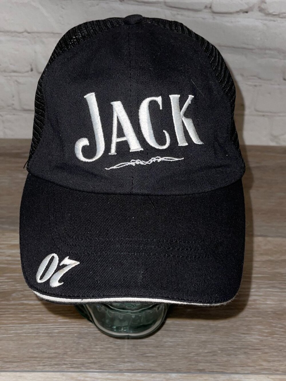 VINTAGE JACK DANIEL'S OLD No7 BRAND MESH BACK TRUCKER STYLE HAT WITH VELCRO BACK
